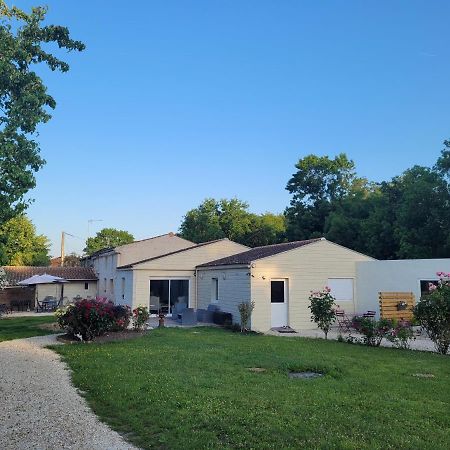 L'Atelier 7 Bed & Breakfast Saintes Bagian luar foto