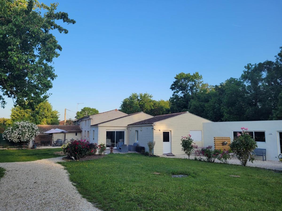 L'Atelier 7 Bed & Breakfast Saintes Bagian luar foto