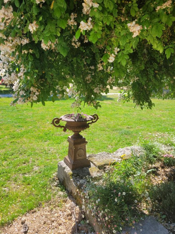 L'Atelier 7 Bed & Breakfast Saintes Bagian luar foto